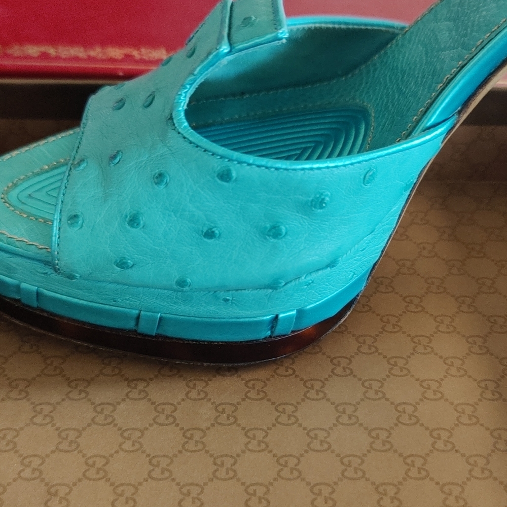 Louis Vuitton ostrich leather heels size 40 - Picture 7 of 9